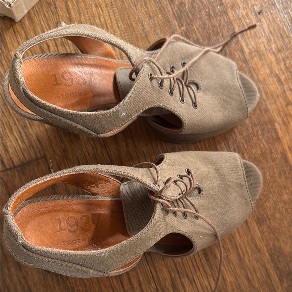 Maxwell 1937 Heeled Oxford Bootie size 7